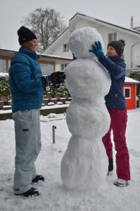 Building a snowman_25