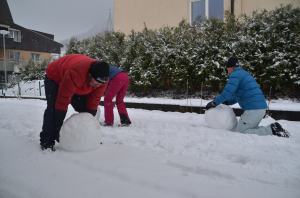 Building a snowman_9